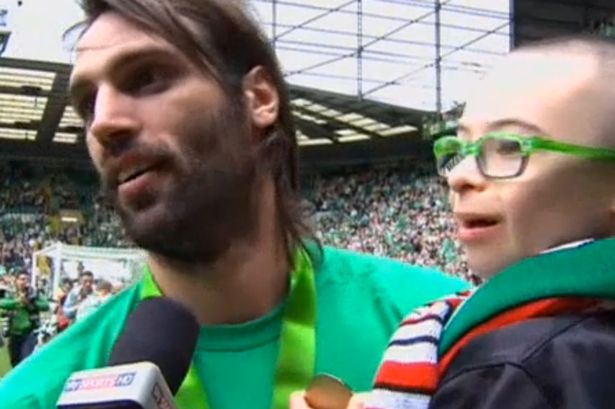 Samaras e il bambino fan dei Celtic